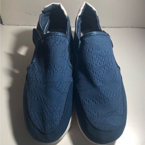 Blue and white tennis shoes. Hook & Loop fastener on side.  No size labels
